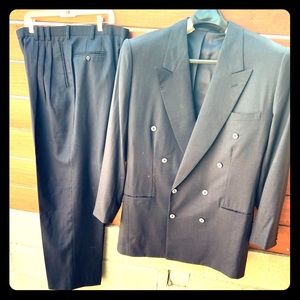 Custom made suit with double-breasted jacket